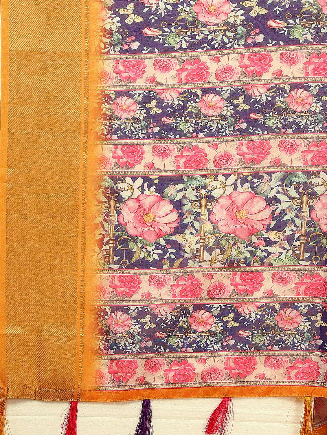 women printed casual wear saree with blouse - 22491520 -  Standard Image - 4