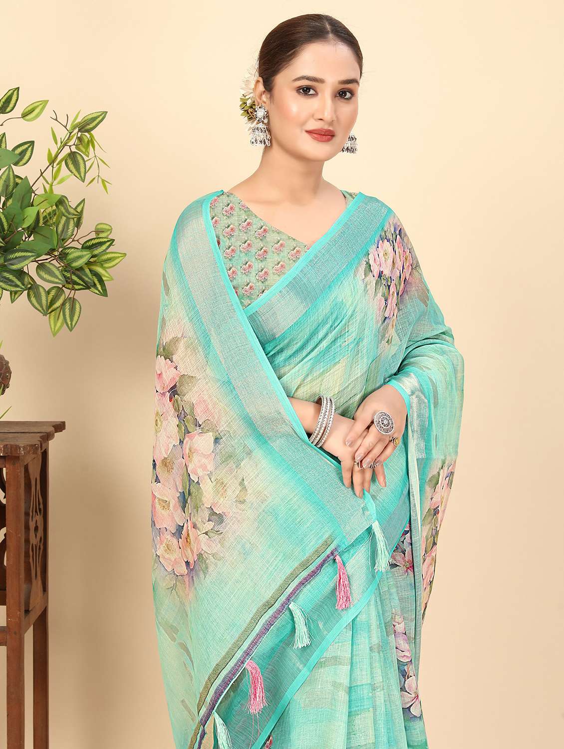 women printed casual wear saree with blouse - 22491529 -  Standard Image - 1