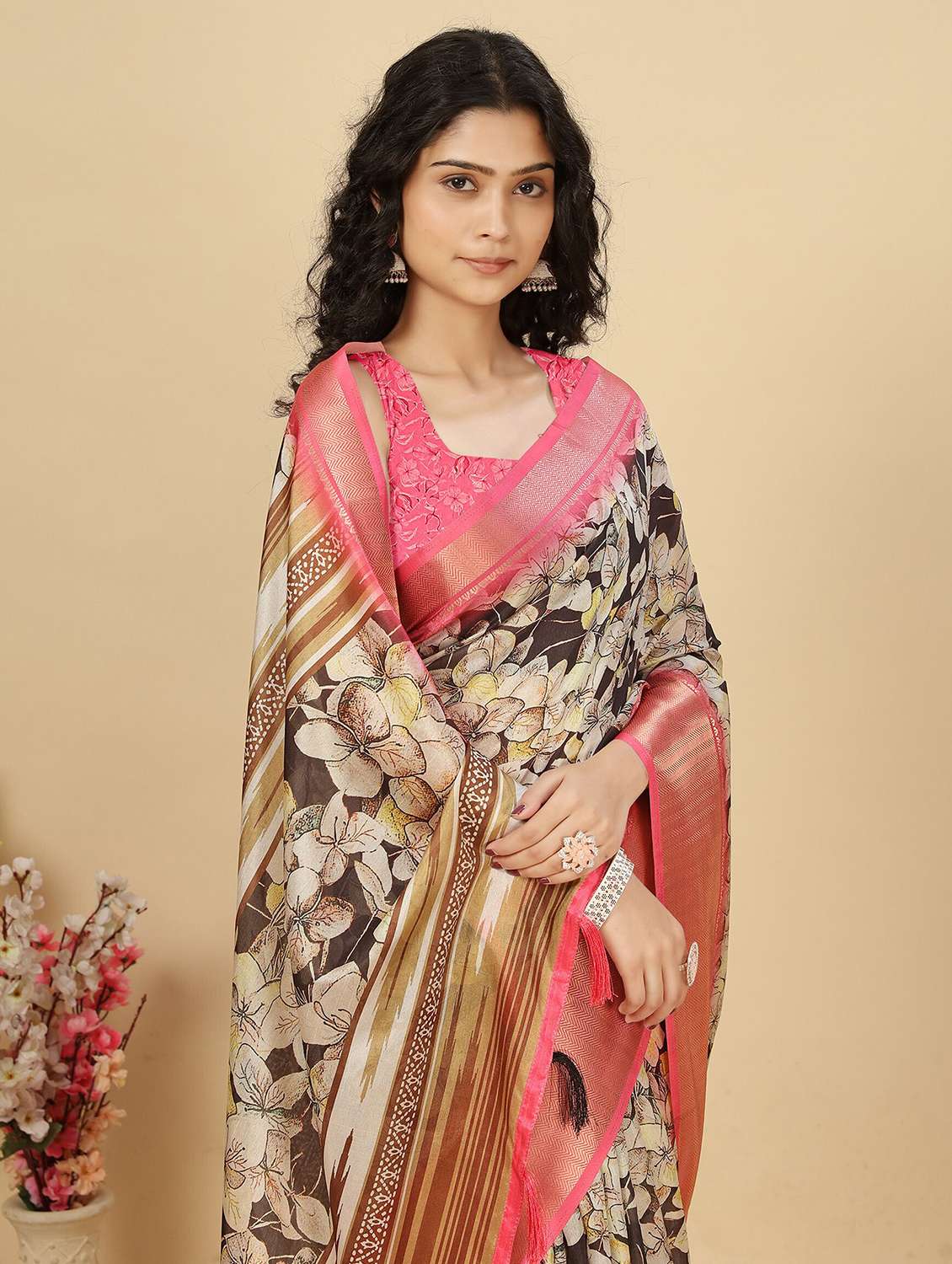 women printed casual wear saree with blouse - 22491537 -  Standard Image - 1