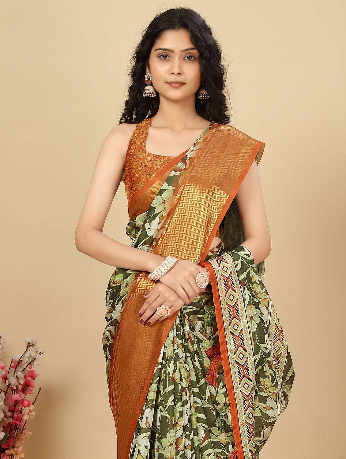 women printed casual wear saree with blouse - 22491538 -  Standard Image - 1