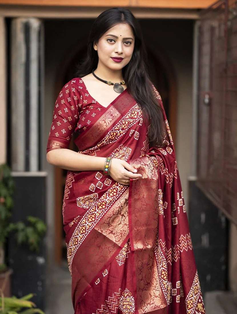 women printed casual wear saree with blouse - 22491547 -  Standard Image - 1