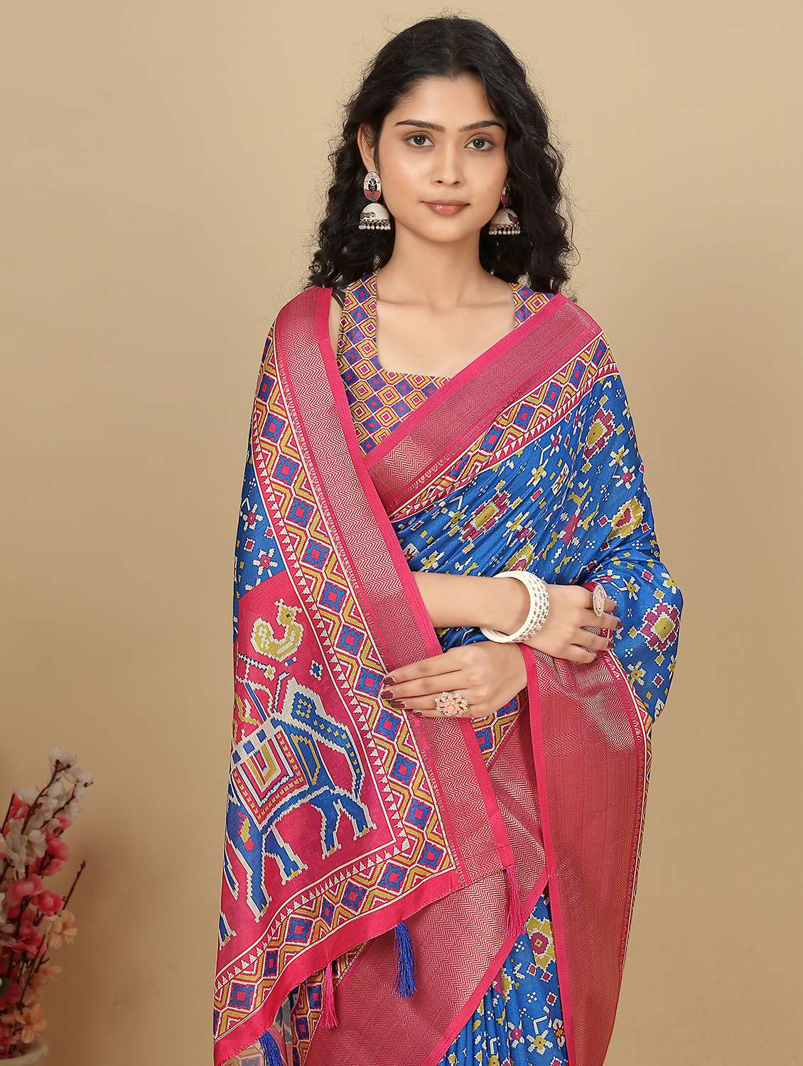 women printed patola saree with blouse - 22491549 -  Standard Image - 1