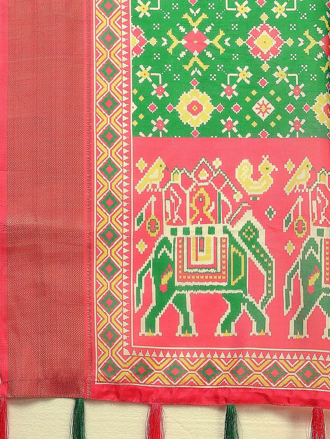 women printed patola saree with blouse - 22491550 -  Standard Image - 4