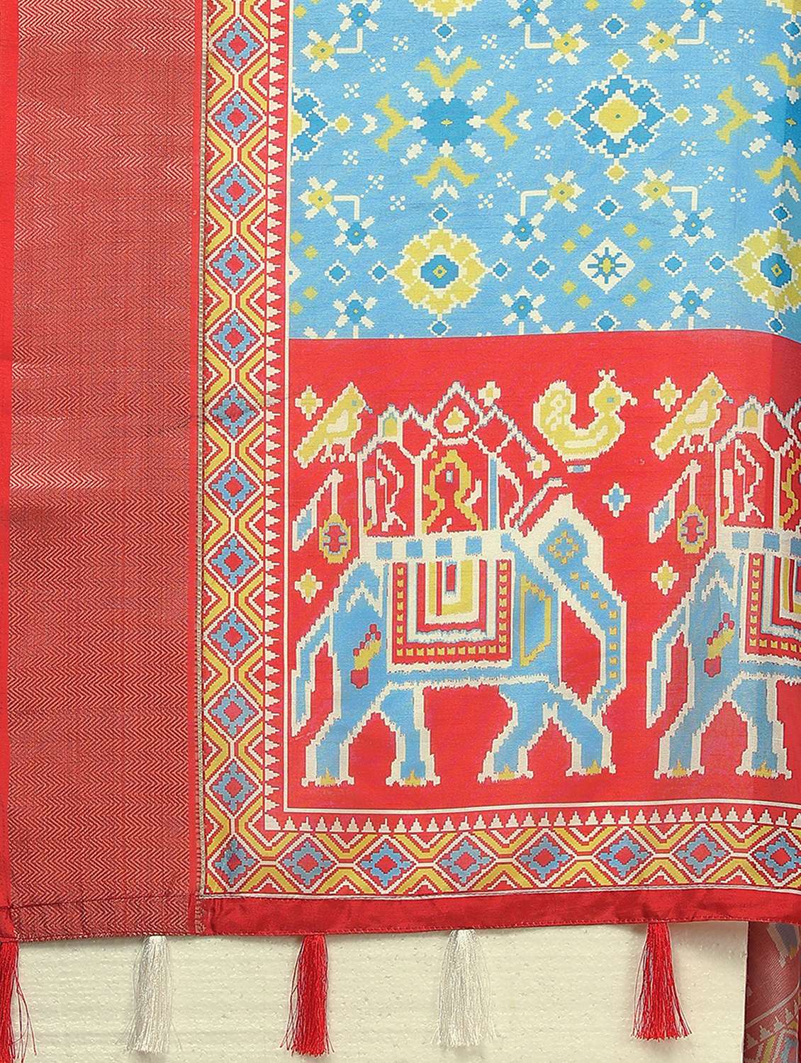 women printed patola saree with blouse - 22491552 -  Standard Image - 4