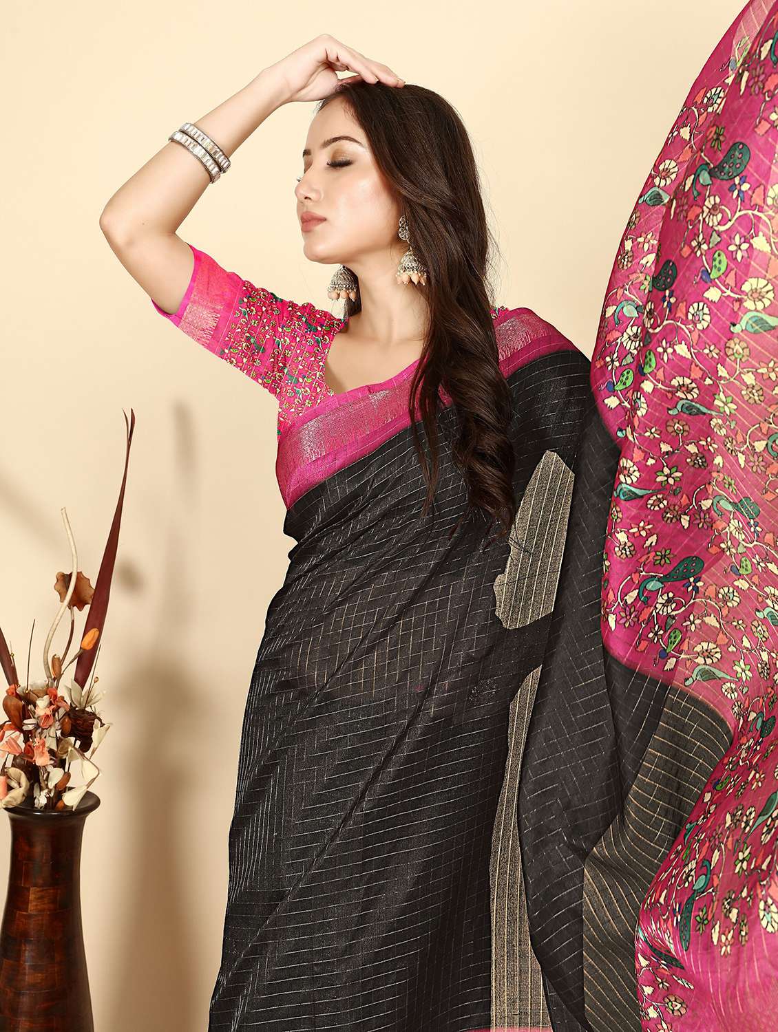 women checkered bordered saree with blouse - 22491554 -  Standard Image - 1