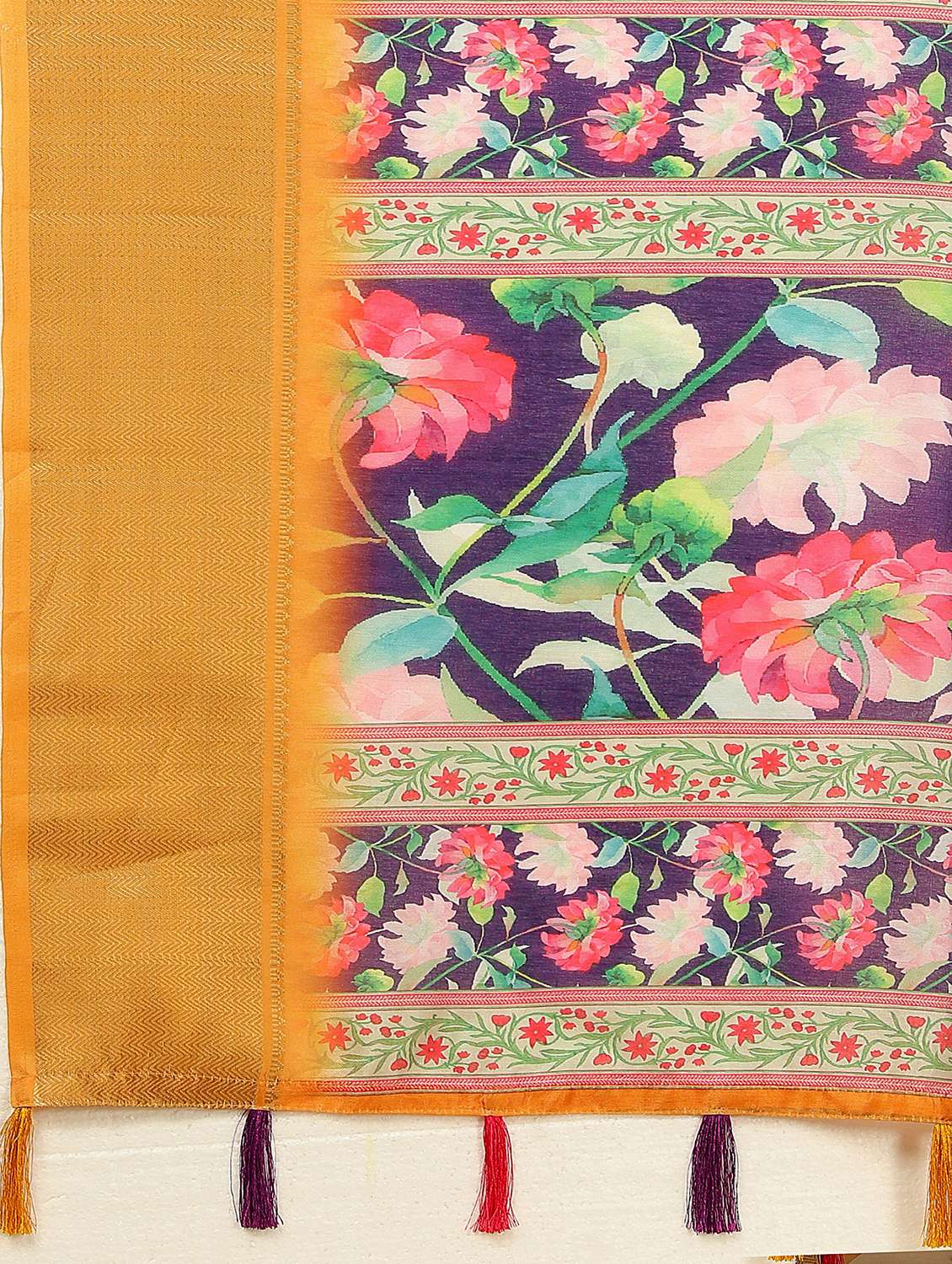 women printed casual wear saree with blouse - 22491570 -  Standard Image - 4