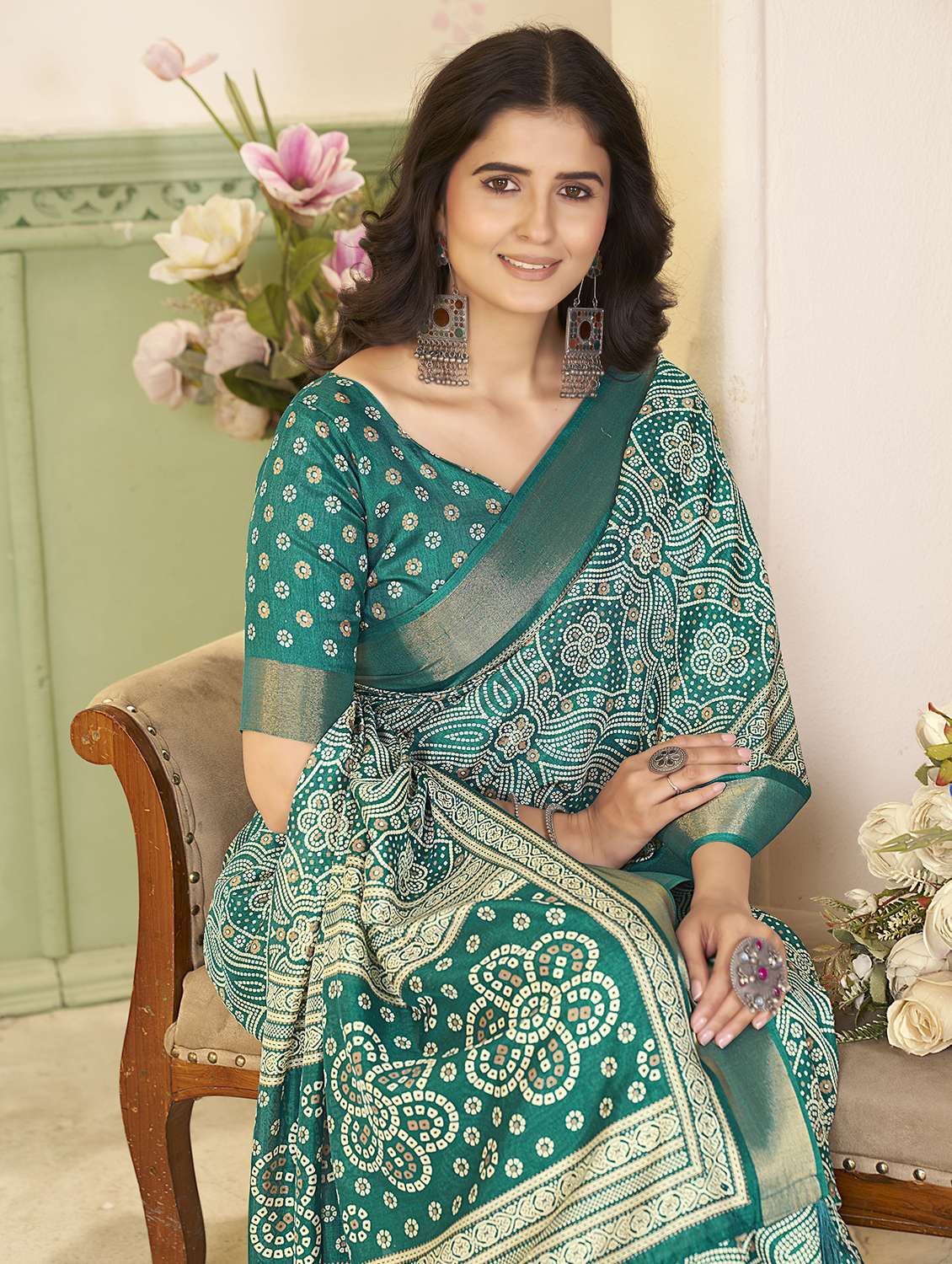 women printed casual wear saree with blouse - 22491584 -  Standard Image - 1