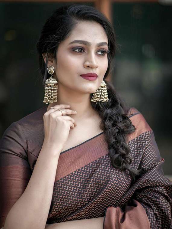 women self design kanjivaram saree with blouse - 22492816 -  Standard Image - 1