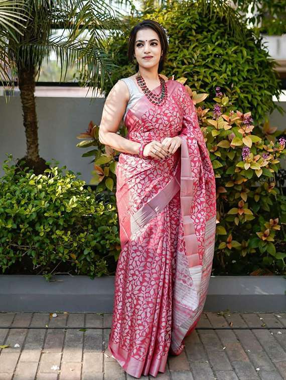 women self design banarasi saree with blouse
