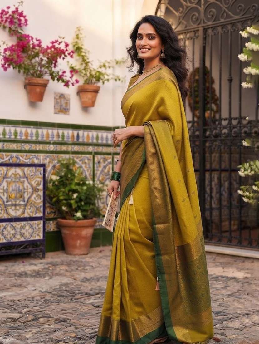 Women Self Design Kanjivaram Saree With Blouse - 22492875 -  Standard Image - 1