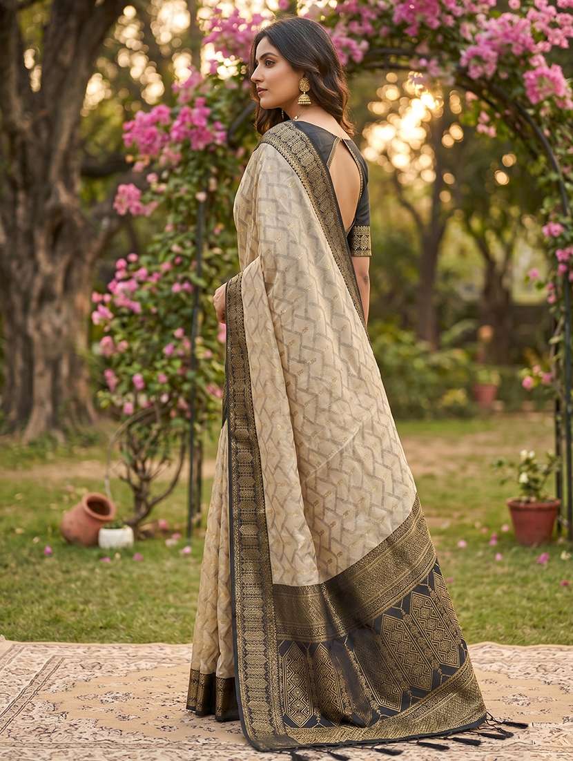 women self design bordered saree with blouse - 22495277 -  Standard Image - 1