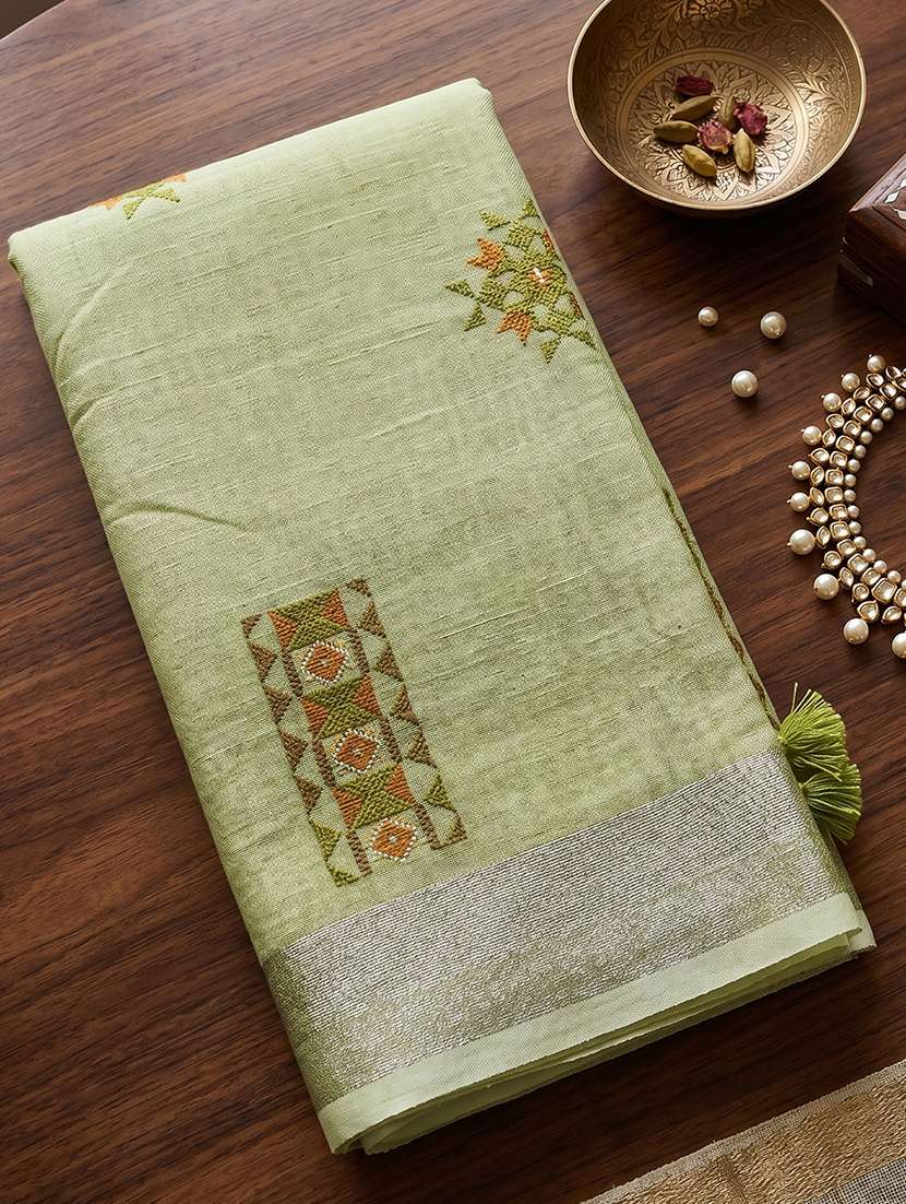 women solid with work embroidered saree with blouse - 22495285 -  Standard Image - 4