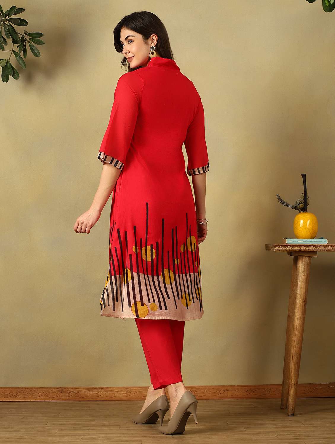 women printed three quarter sleeve kurta pant set - 22495560 -  Standard Image - 4