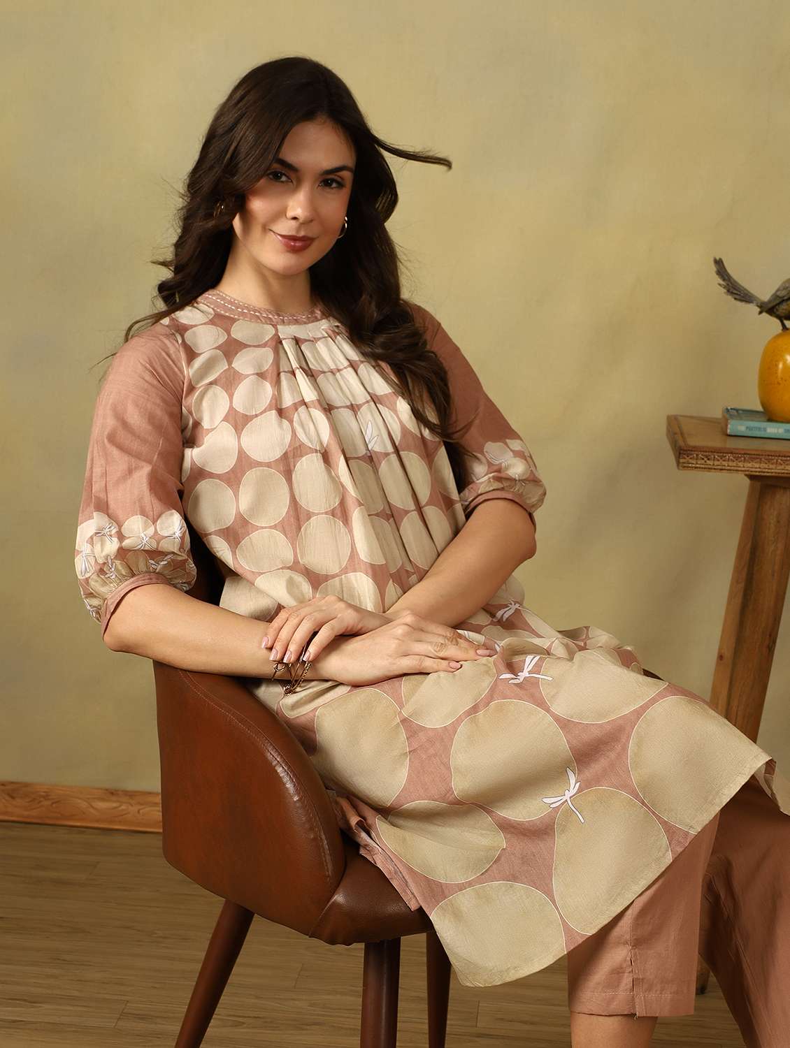 women printed three quarter sleeve kurta pant set - 22495561 -  Standard Image - 4