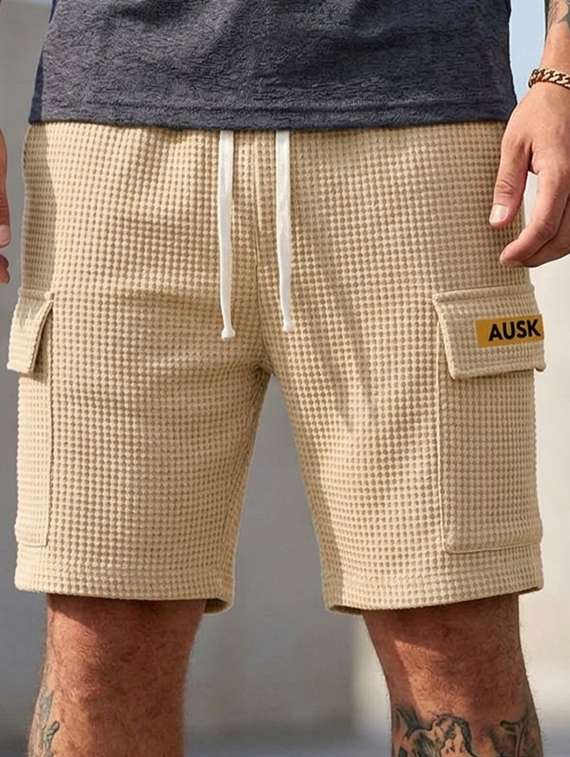 men textured mid rise regular fit cargo shorts