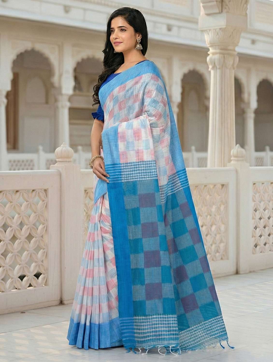 women checkered handloom saree with blouse - 22497602 -  Standard Image - 1
