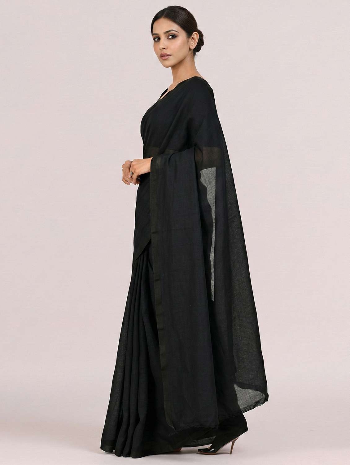 Women Solid Handloom Saree With Blouse - 22498600 -  Standard Image - 1