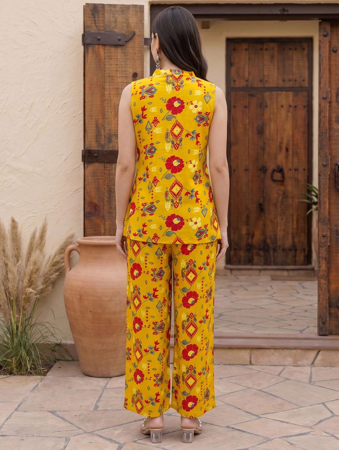 women printed sleeveless ethnic co-ord set - 22498725 -  Standard Image - 4