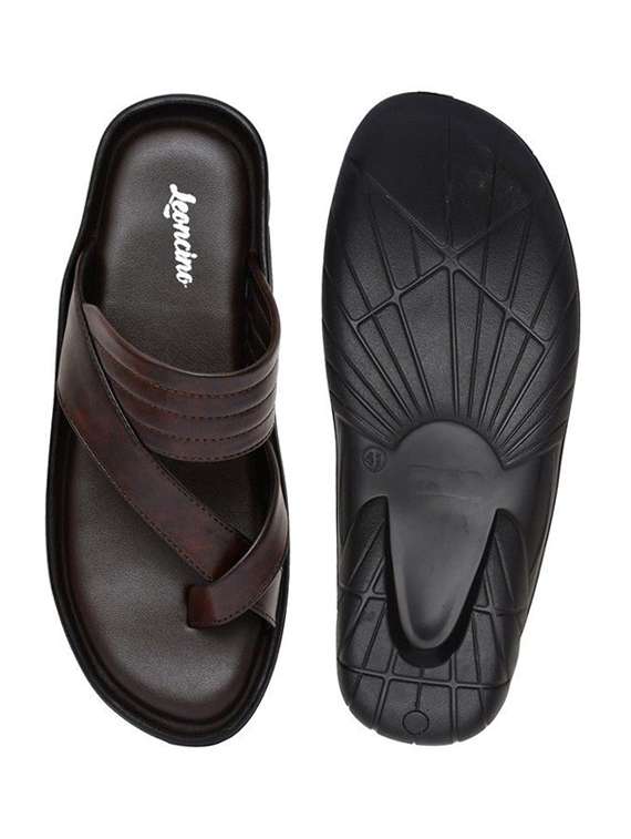 men solid one toe sandal  - 22498917 -  Standard Image - 4
