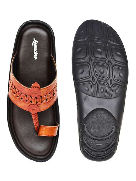 men textured one toe kolhapuri sandal - 22498941 -  Standard Image - 4