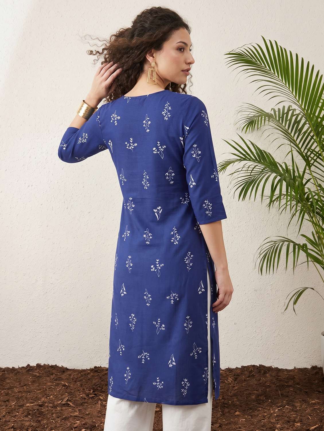 women printed three quarter sleeve straight kurta - 22499091 -  Standard Image - 4