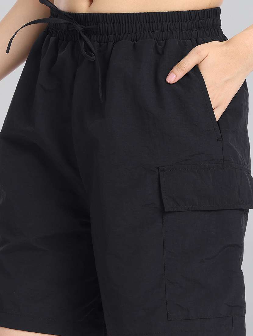 women solid mid rise cargo shorts - 22499233 -  Standard Image - 1