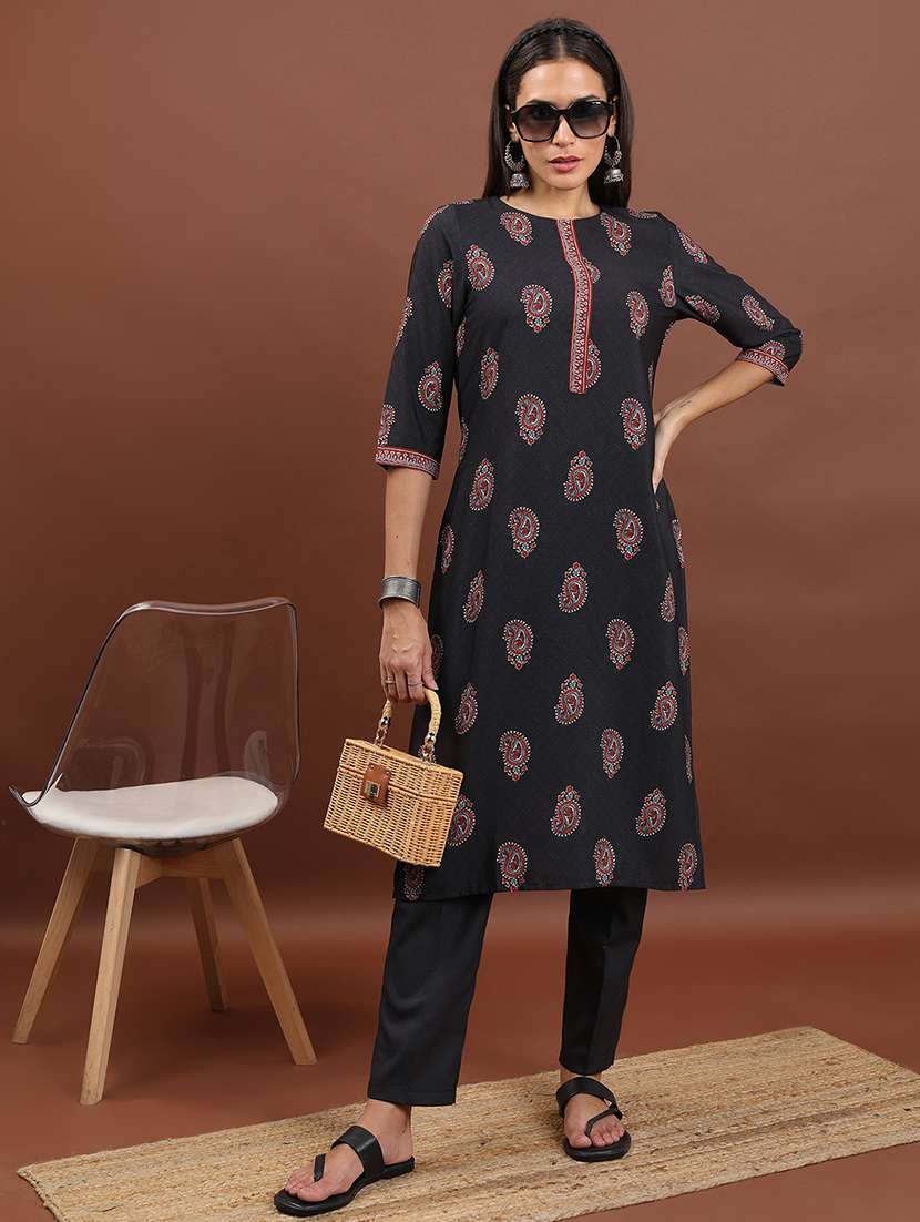 women printed three quarter sleeve straight kurta