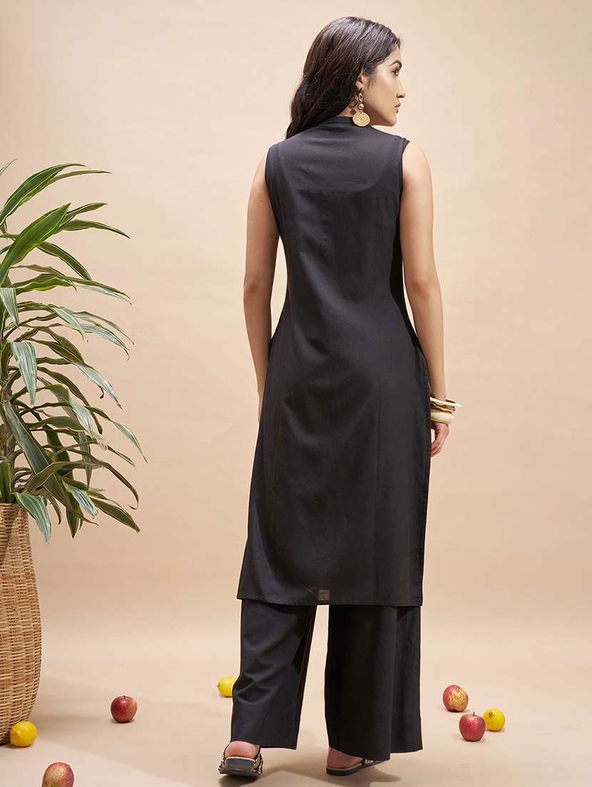 women embroidered sleeveless straight kurta - 22499560 -  Standard Image - 4