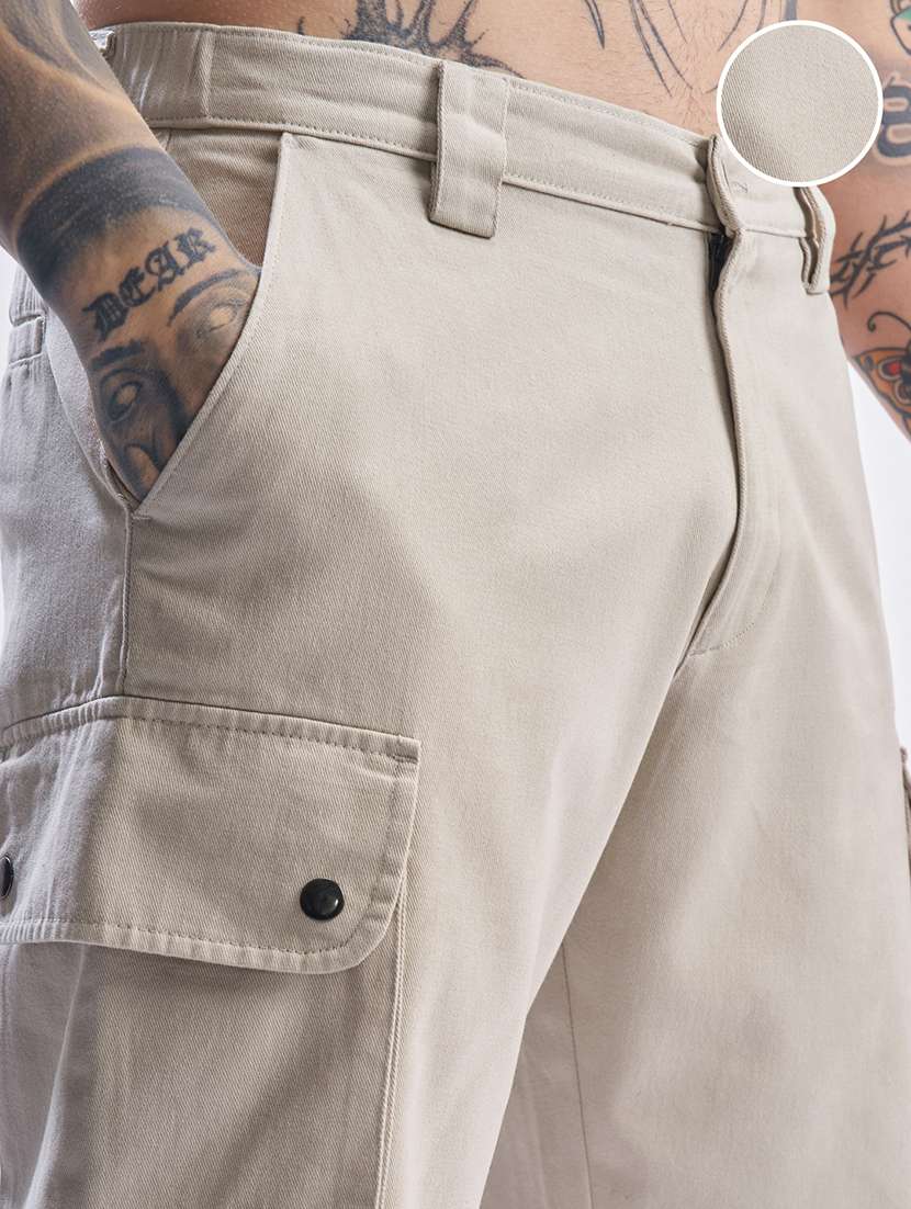 men solid mid rise relaxed fit cargo shorts - 22499609 -  Standard Image - 1