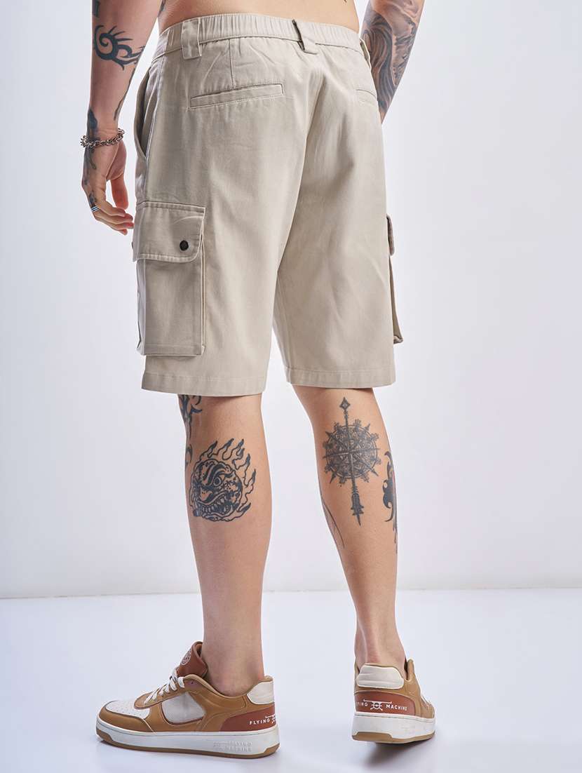men solid mid rise relaxed fit cargo shorts - 22499609 -  Standard Image - 4