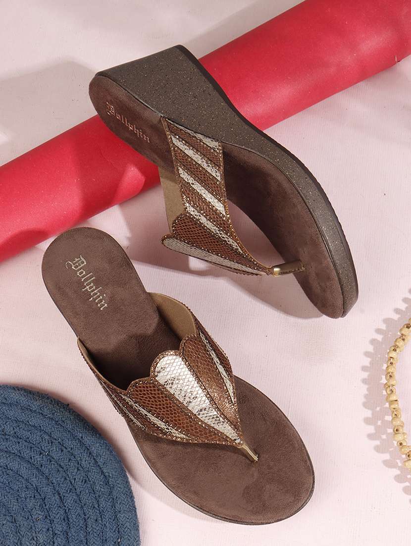 women textured slip on wedges