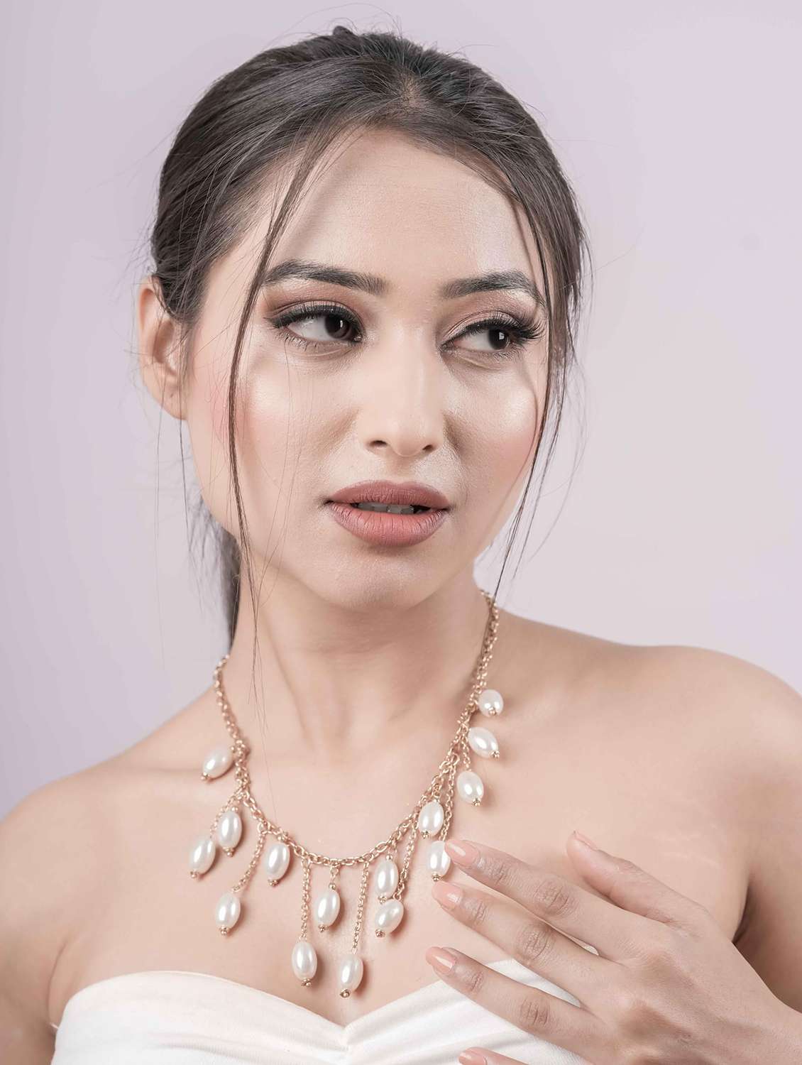 white pearl beads statement necklace with gold chain - 22499751 -  Standard Image - 1