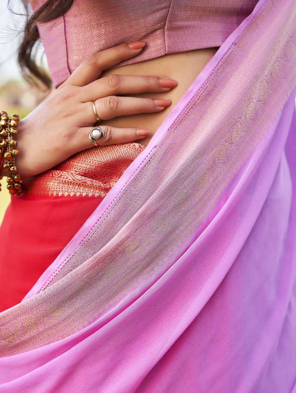 women ombre bordered saree with blouse - 22499805 -  Standard Image - 4