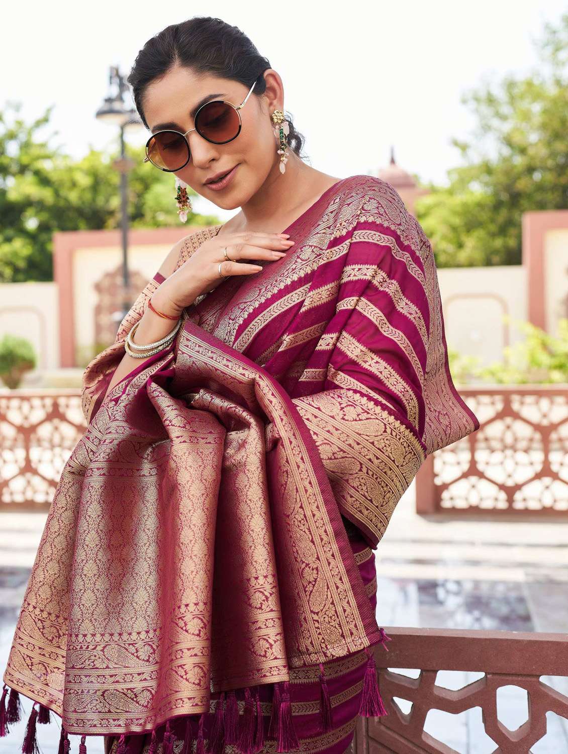 women self design banarasi saree with blouse - 22499811 -  Standard Image - 1