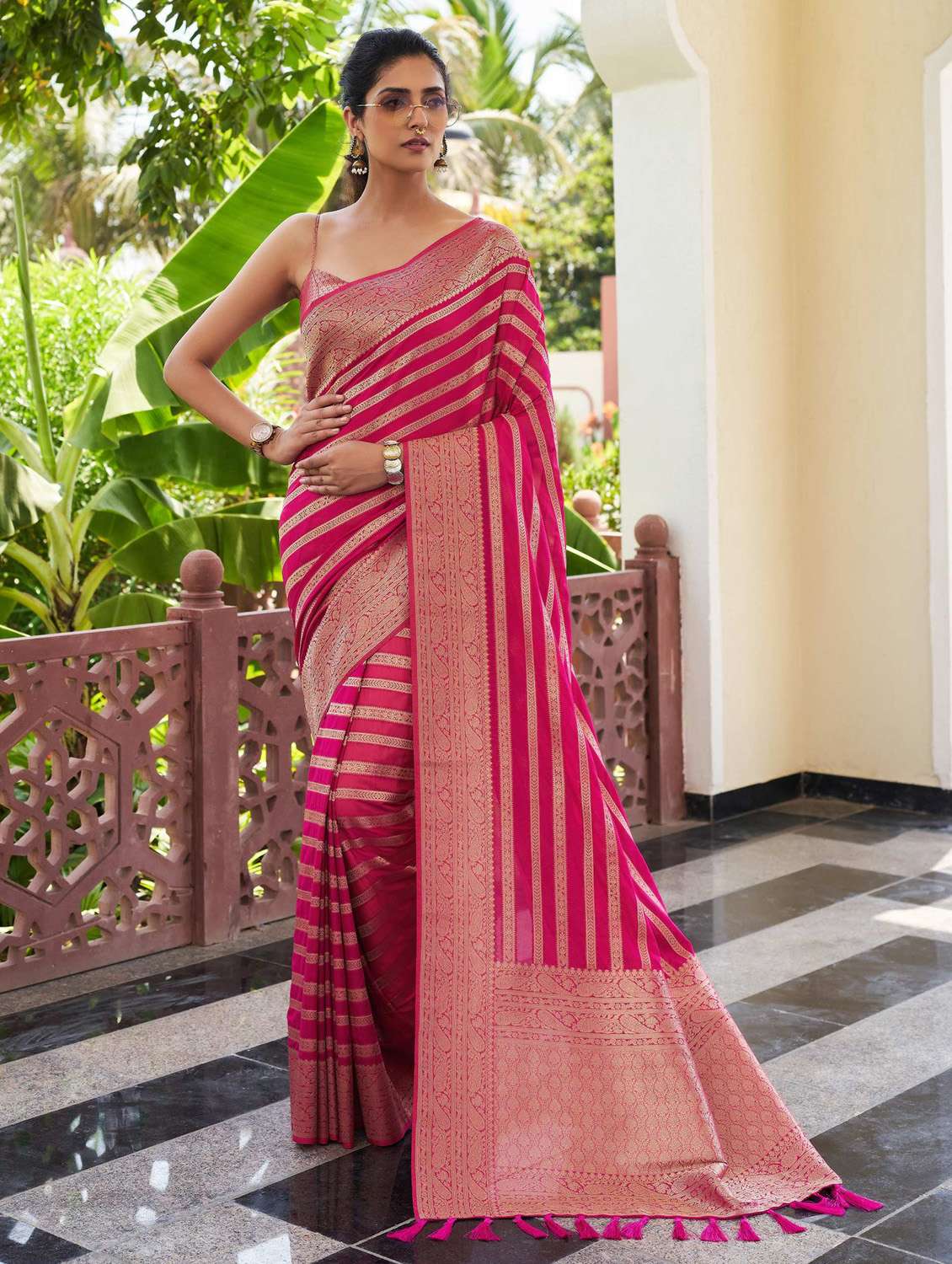 women self design banarasi saree with blouse