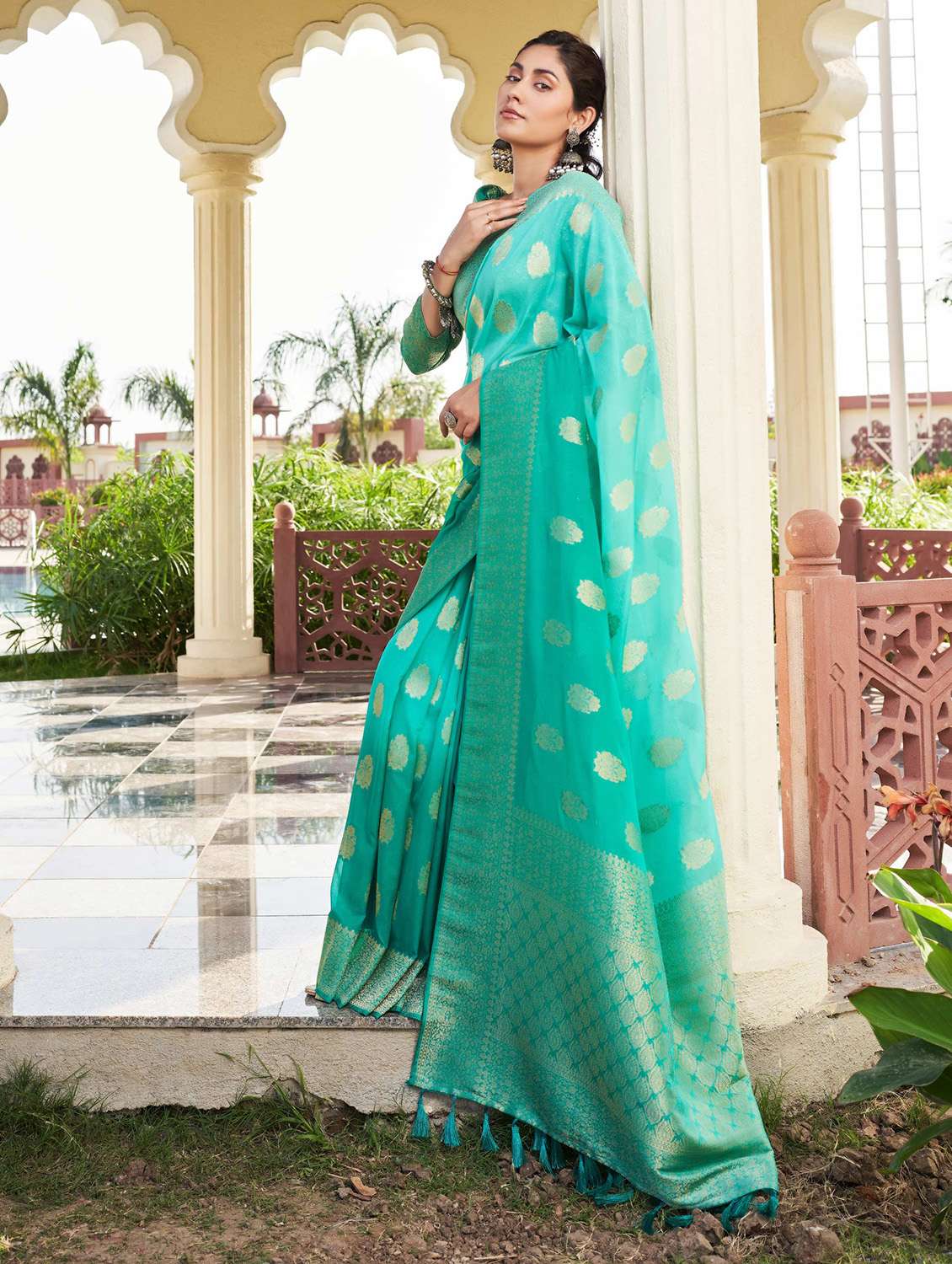 women self design banarasi saree with blouse - 22499820 -  Standard Image - 1