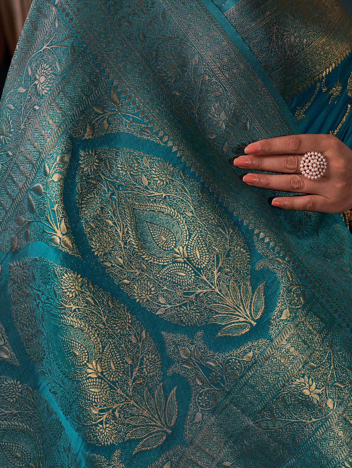 women self design banarasi saree with blouse - 22499822 -  Standard Image - 1