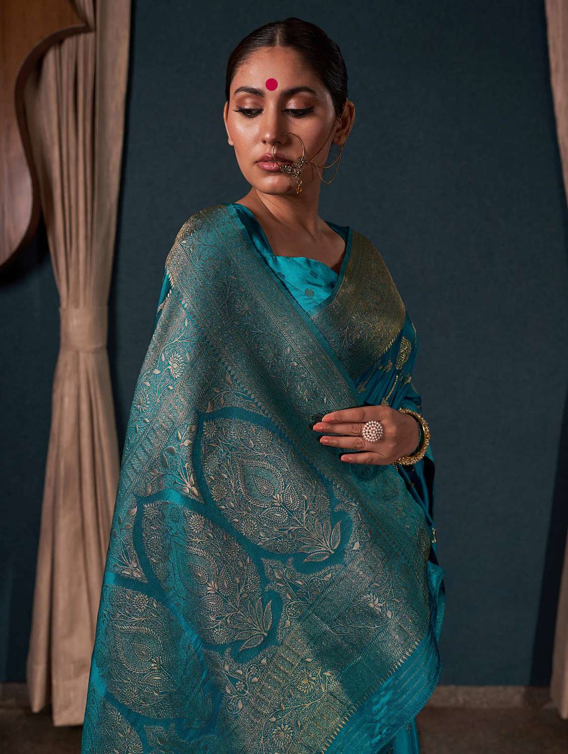 women self design banarasi saree with blouse - 22499822 -  Standard Image - 4