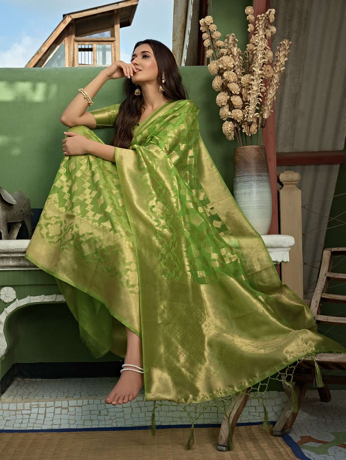 women self design banarasi saree with blouse - 22499830 -  Standard Image - 4