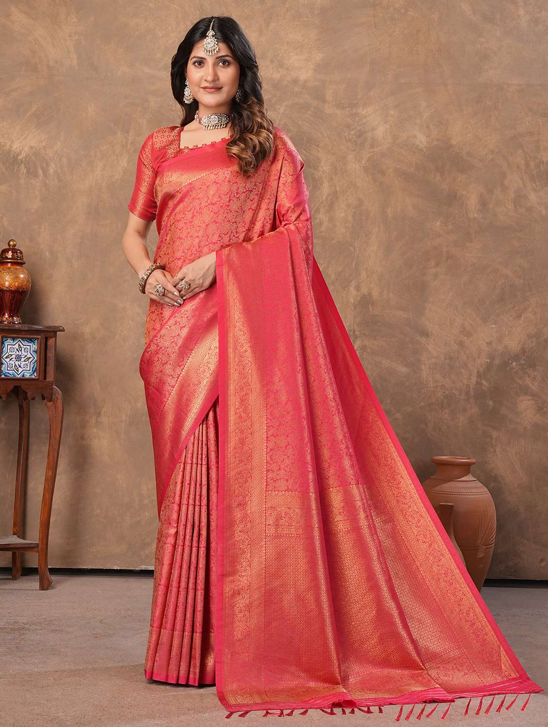 women self design kanjivaram saree with blouse
