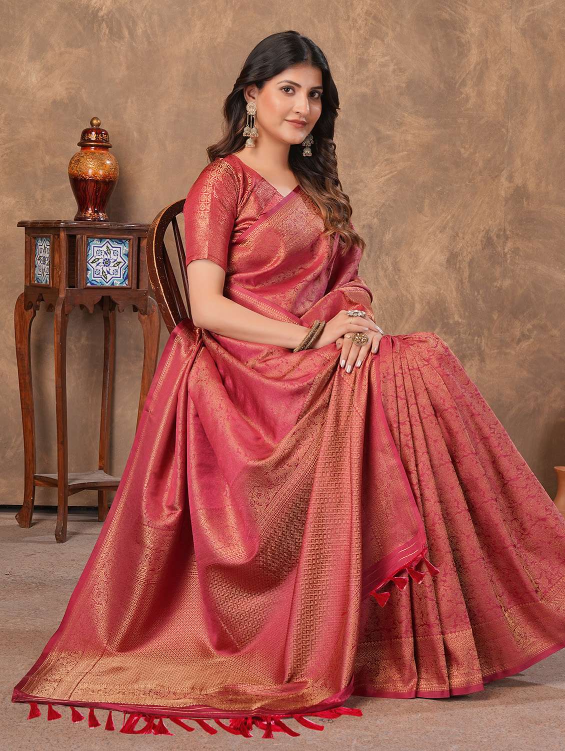 women self design kanjivaram saree with blouse - 22499850 -  Standard Image - 4