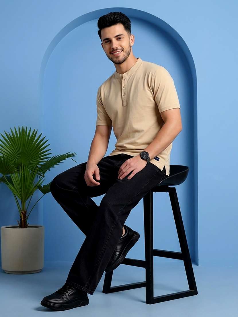 Men Solid Short Sleeve Regular Fit T-shirt - 22500031 -  Standard Image - 4