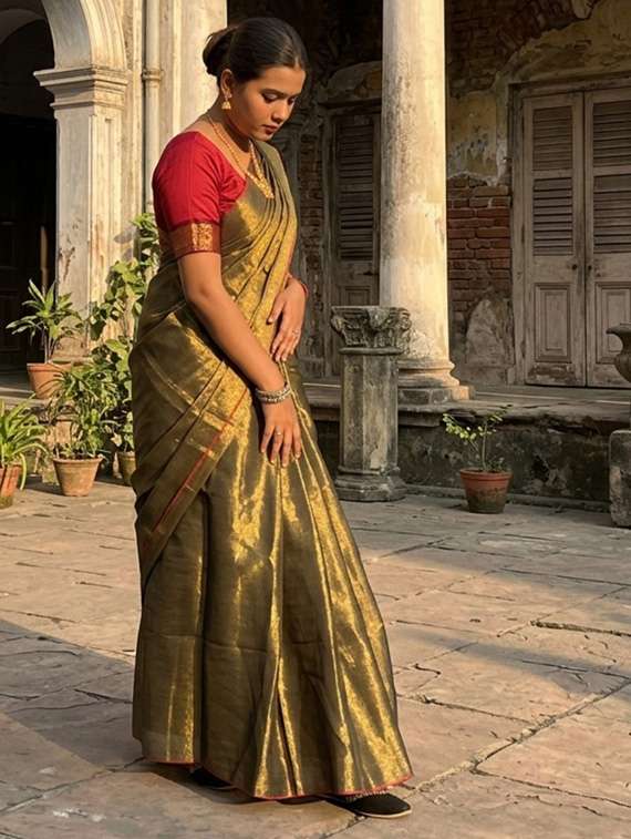 women solid handloom saree with blouse - 22500196 -  Standard Image - 4