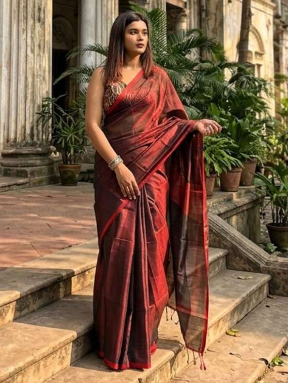 women solid handloom saree with blouse
