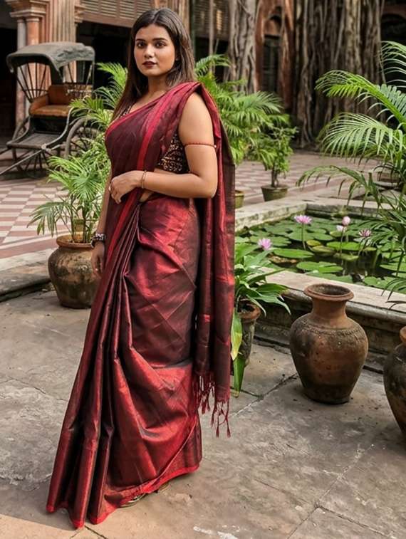women solid handloom saree with blouse - 22500198 -  Standard Image - 1