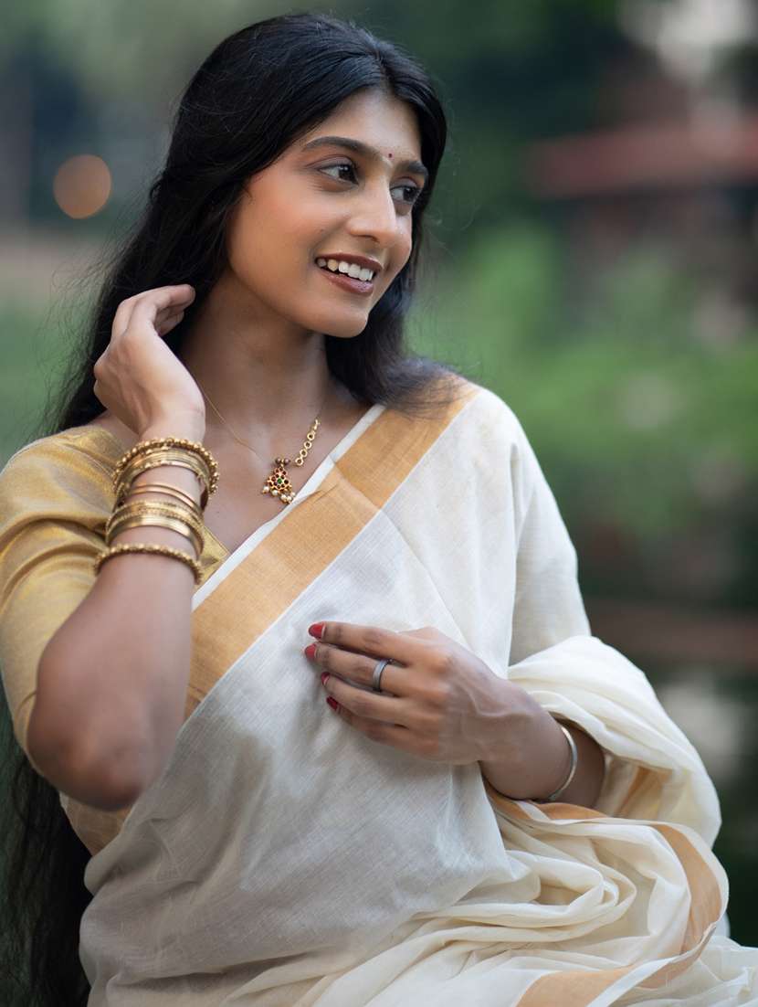 women solid with bordered kasavu saree with blouse - 22500236 -  Standard Image - 1
