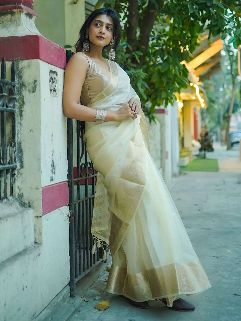 women solid with bordered saree with blouse - 22500237 -  Standard Image - 1