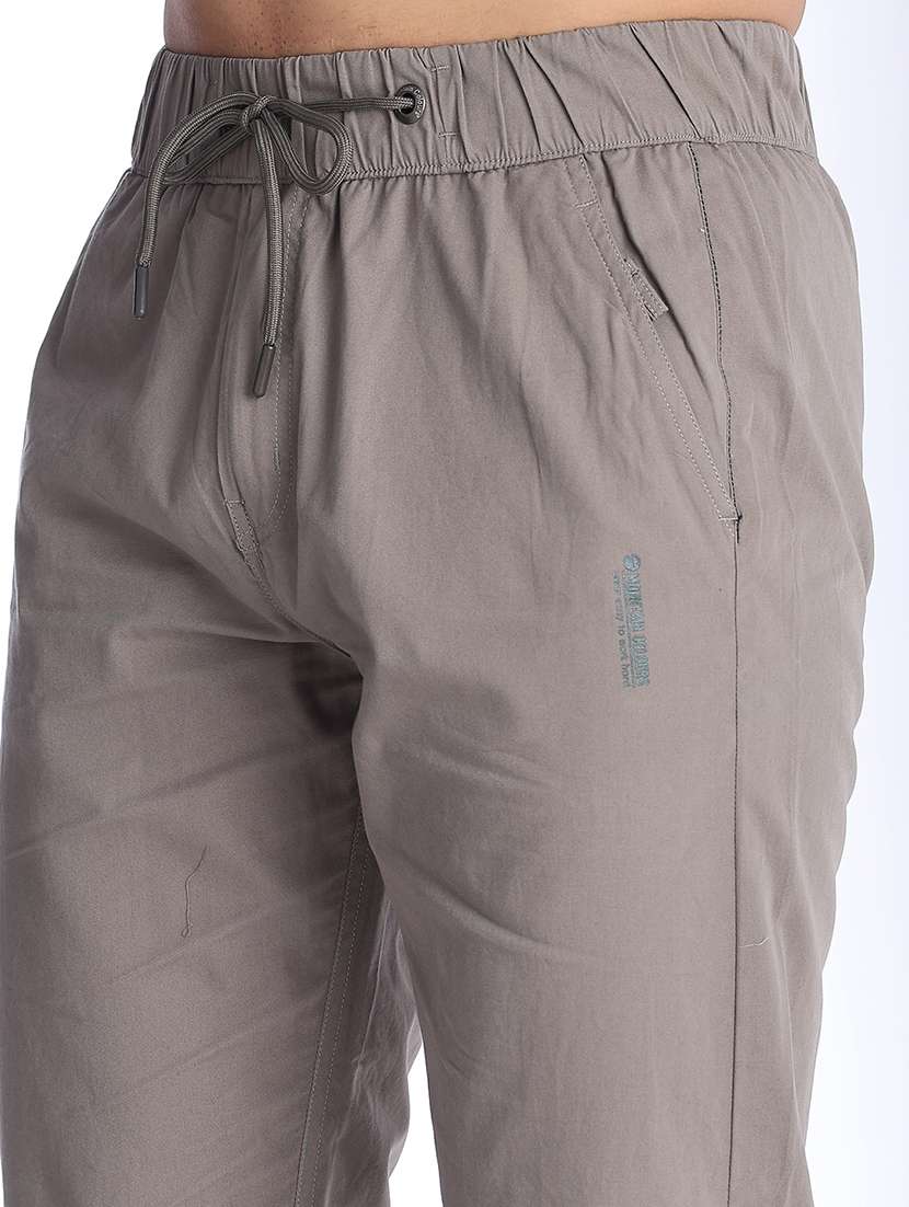 men solid mid rise regular fit three - fourth shorts - 22501002 -  Standard Image - 1