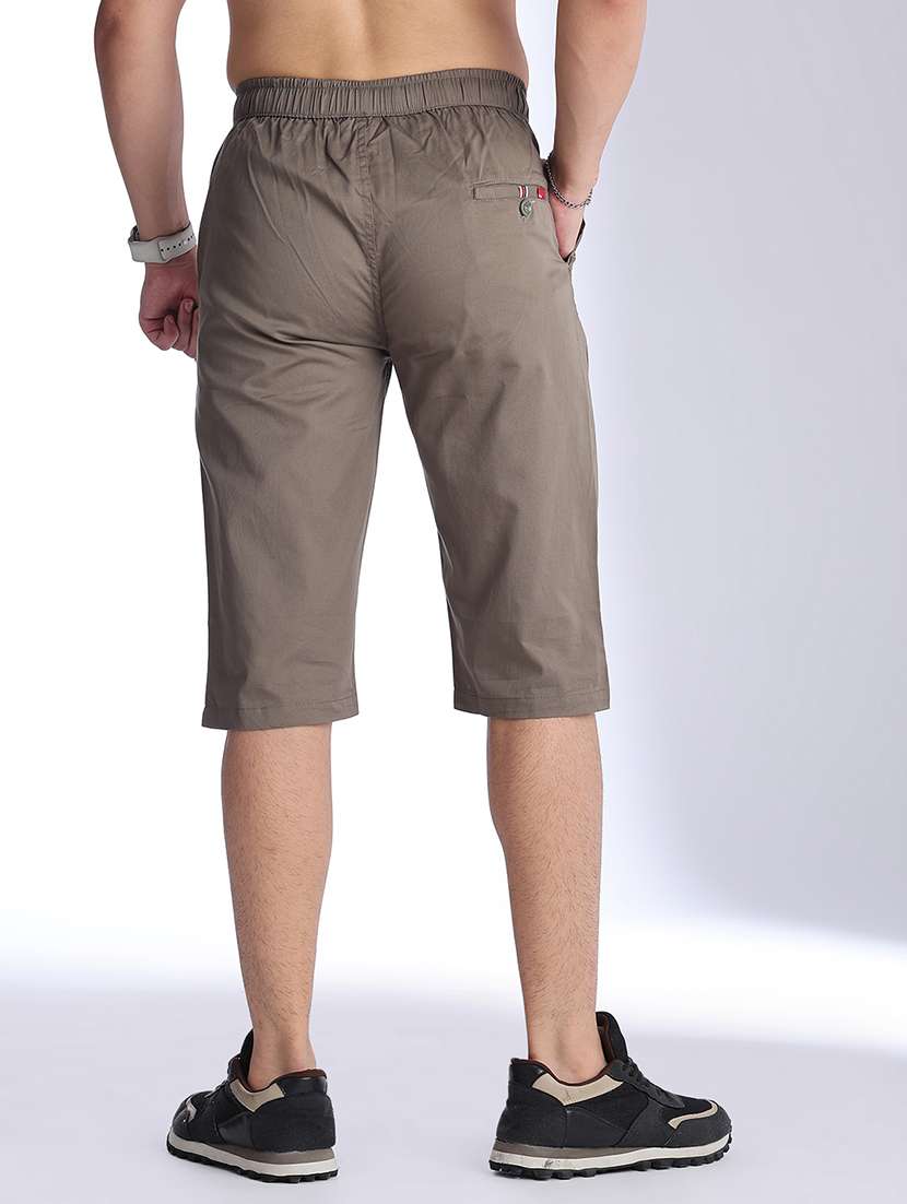 men solid mid rise regular fit three - fourth shorts - 22501015 -  Standard Image - 4