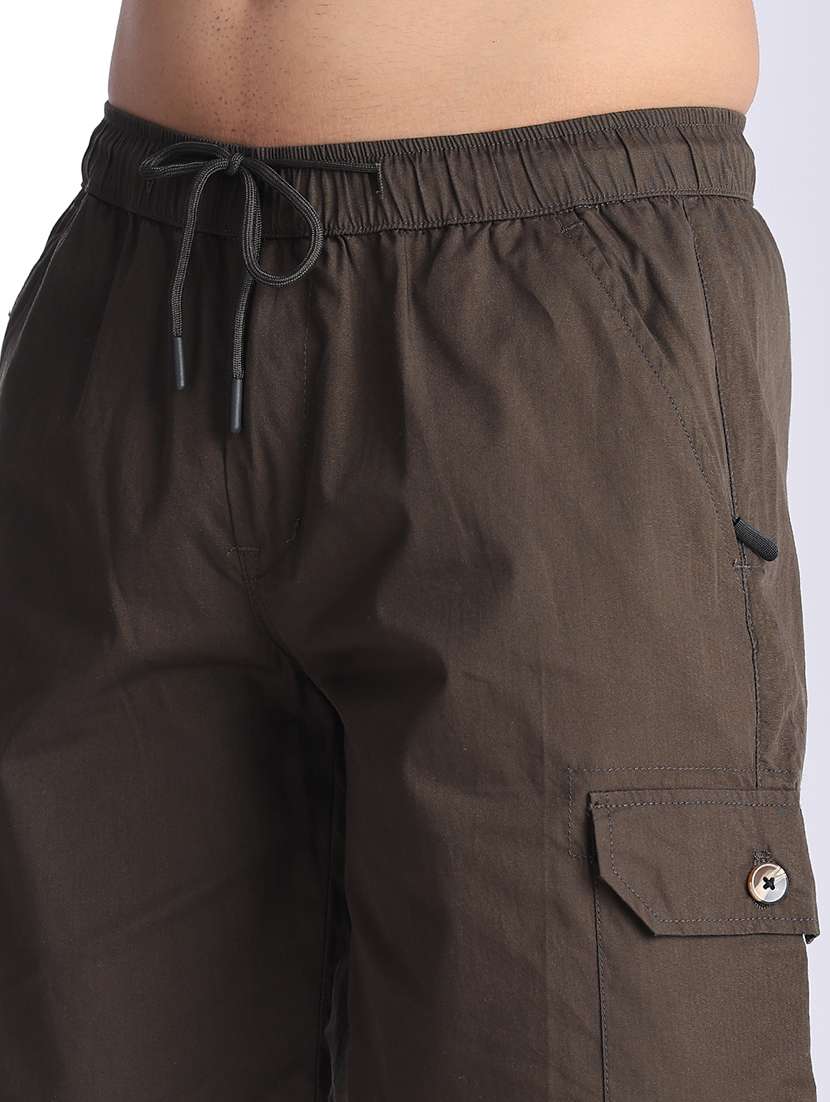 men solid mid rise regular fit cargo shorts - 22501041 -  Standard Image - 1